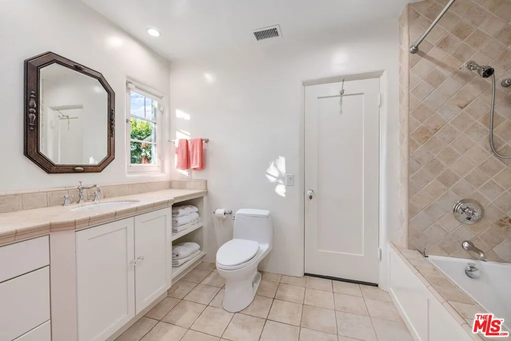 Beverly Hills, California 90210, United States, 5 Bedrooms Bedrooms, ,6 BathroomsBathrooms,Residential,Active,205133