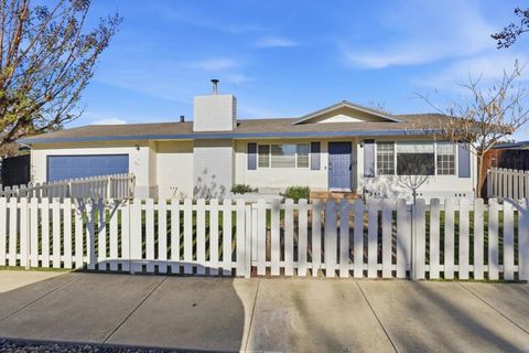 Photo of 7611 Westwood Drive, Gilroy, CA 95020 (MLS # ML82037185)