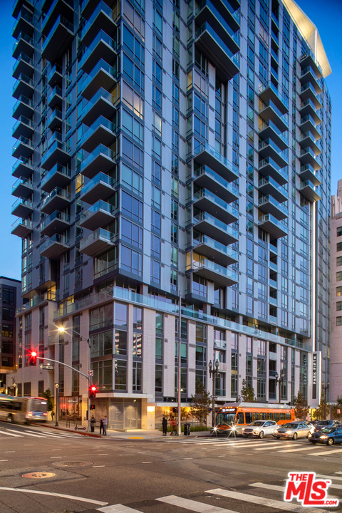 This beautiful 1bd/1ba is available immediately! This community is a couture high-rise residence offering a truly cosmopolitan experience, accompanied by designer homes, a signature rooftop pool retreat, lavish amenities, and tailored services. A new icon is gracing the Angeleno skyline. Visit these luxury apartments in Los Angeles CA today and find out what you've been missing out on. A new icon is gracing the Angeleno skyline. Towering over Fifth street, standing at the intersection of art, culture and exceptional living, this community puts you at the center of an incredible lifestyle that surrounds you with unmatched energy, access, and experiences.