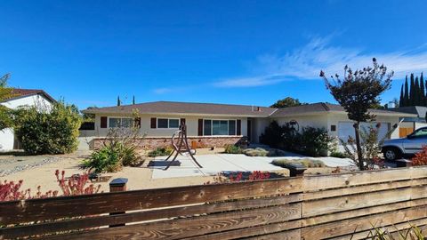 Photo of 421 Donald Drive, Hollister, CA 95023 (MLS # ML82025100) Photo of 421 Donald Drive, Hollister, CA 95023 (MLS # ML82025100)