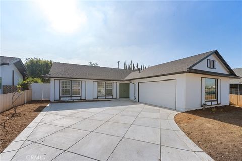 23832 La Rosa Lake Forest CA 92630