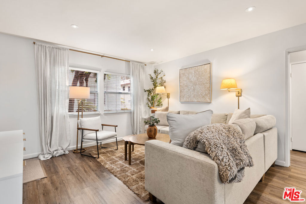 5827 Bowcroft Street 2