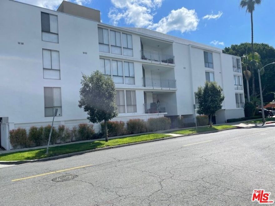 Mid-Century Modern heart of Beverly Hills.  Beautiful large luxury unit.  Den doors can be used as third bedroom or office.  Walk to restaurants, shops and Rodeo Dr.  Large balcony, lots of closets,bright and open flow.  No shared walls.