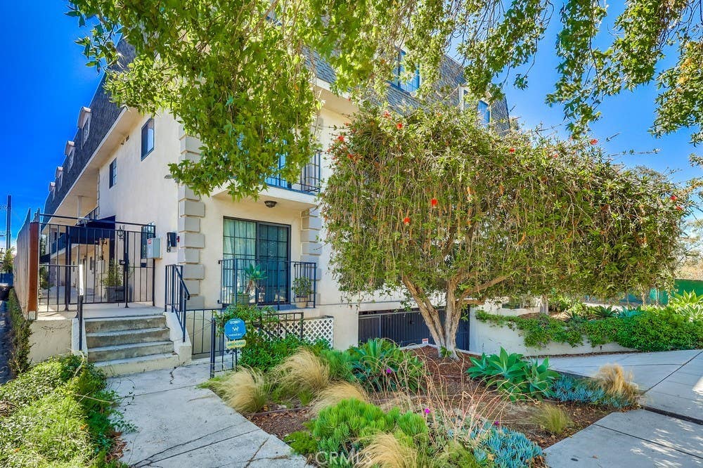 Photo of 1020 Ocean Park Blvd #3, Santa Monica, CA 90405 (MLS # OC26159819)