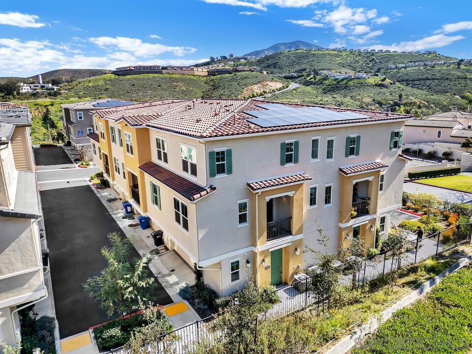 2822 Juniper Berry St