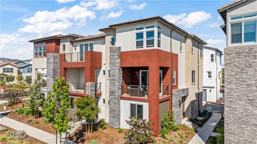 VERY RARE opportunity to rent a home in a fantastic location with panoramic city and mountain views! Just half a minute walk to the brand-new Solis Park K-8 School—you can even watch your kids play from home. Only a 5-minute walk to Portola High School.
This newly built home sits on a private inner-corner lot in the celebrated Solis Park Community. Featuring 4 bedrooms and 3.5 bathrooms, the home offers:
Private guest suite on the first floor
Open-concept living and kitchen on the bright and airy second floor
Modern chef’s kitchen with quartz countertops, premium appliances, large island, and plenty of storage
Upgraded stairs and flooring throughout for style and durability
Spacious second-floor balcony with breathtaking views of mountains and the city skyline
Master suite with stunning views, walk-in closet, and spa-like bathroom
Two-car side-by-side garage with direct access
Solar system to reduce utility bills
New home warranty by Lennar builder
Enjoy access to all of Great Park amenities—resort-style pools, clubhouses, playgrounds, sports courts, and beautiful parks.