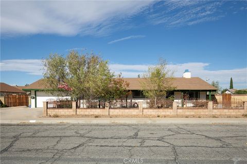 Photo of 1135 E Nugent St, Lancaster, CA 93535 (MLS # SR25258736)