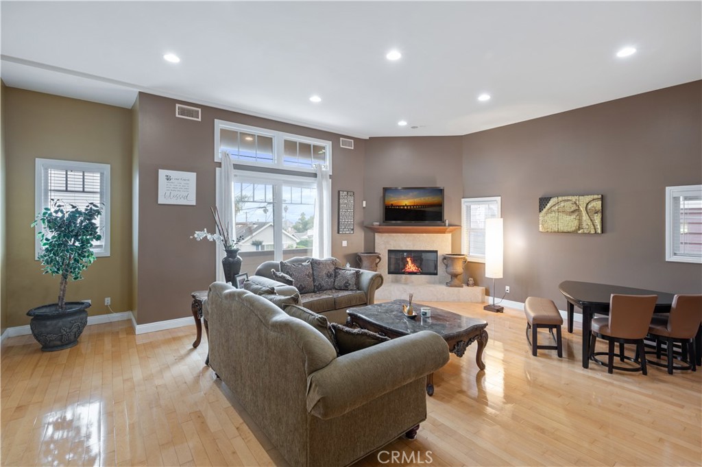 3533 S Kerckhoff Avenue