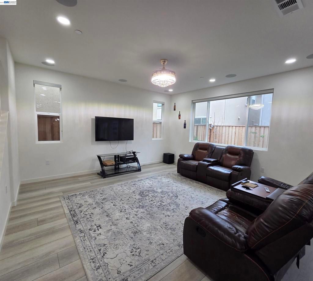 Photo of 5390 Shenandoah Valley Ln, Antioch, CA 94531 (MLS # 41131262)