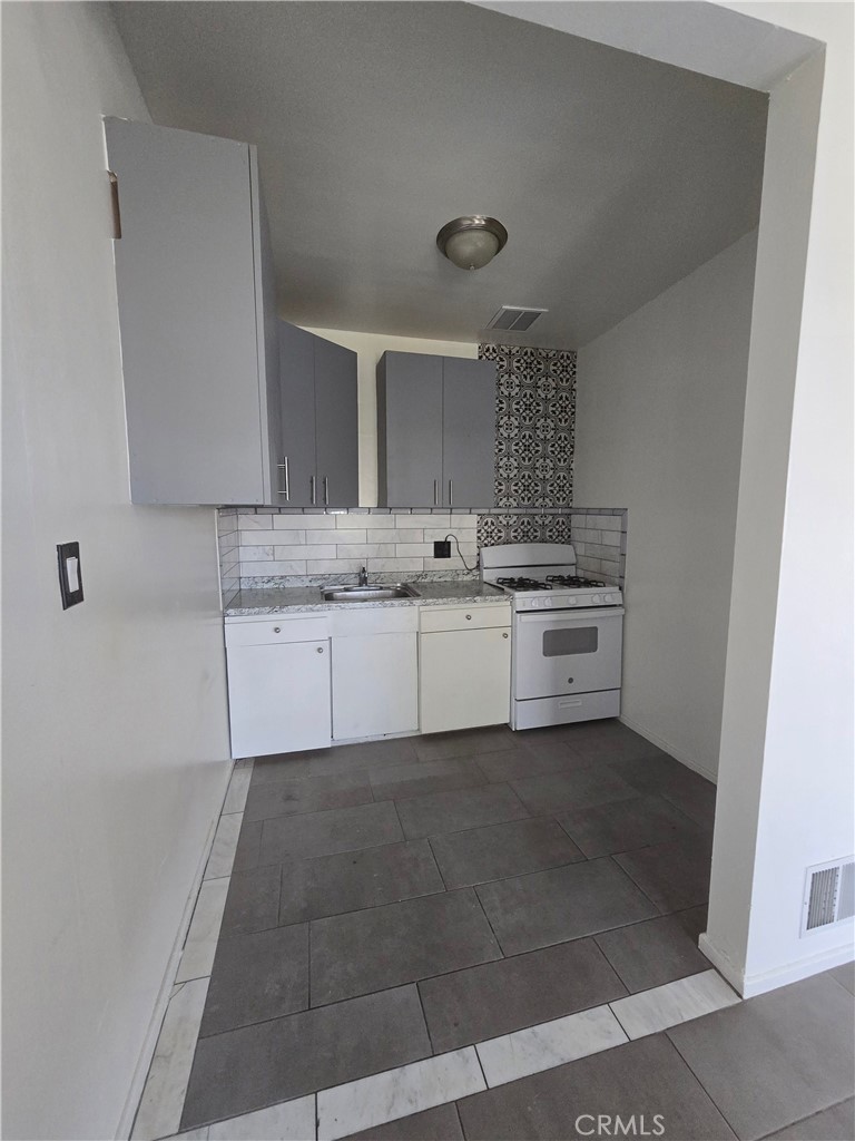 2017 E Whiting Avenue H