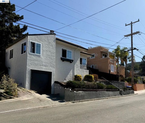 Photo of 17198 Roberto St ST, Castro Valley, CA 94546 (MLS # 41147975)