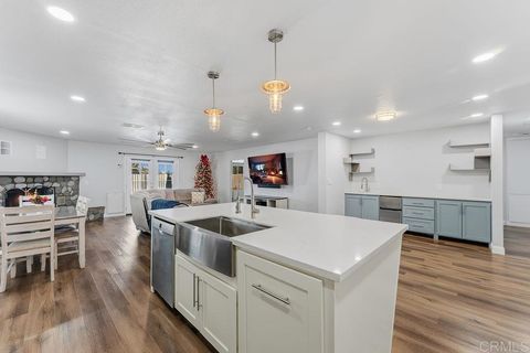 Photo of 927 Cottonwood Court, Corona, CA 92879 (MLS # PTP2508726)