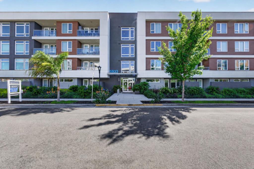 5933 Sunstone Drive 306