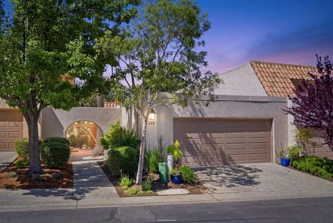 Photo of 223 Casitas Bulevar, Los Gatos, CA 95032 (MLS # ML82043091)