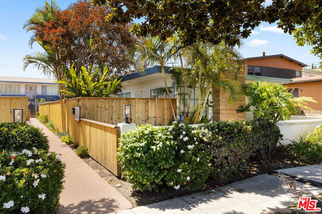 Fully Furnished one bedroom single story Santa Monica Bungalow with a large private outdoor courtyard/patio. ALL UTILITIES INCLUDED as well as a parking permit for street parking. Available from September - November (TWO MONTHS ONLY).