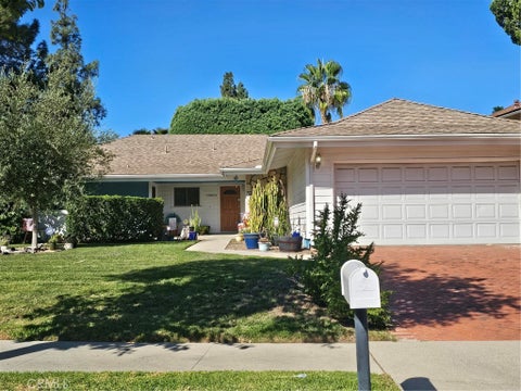 Photo of 10801 Sylvia Avenue, Porter Ranch, CA 91326 (MLS # SR26227586)