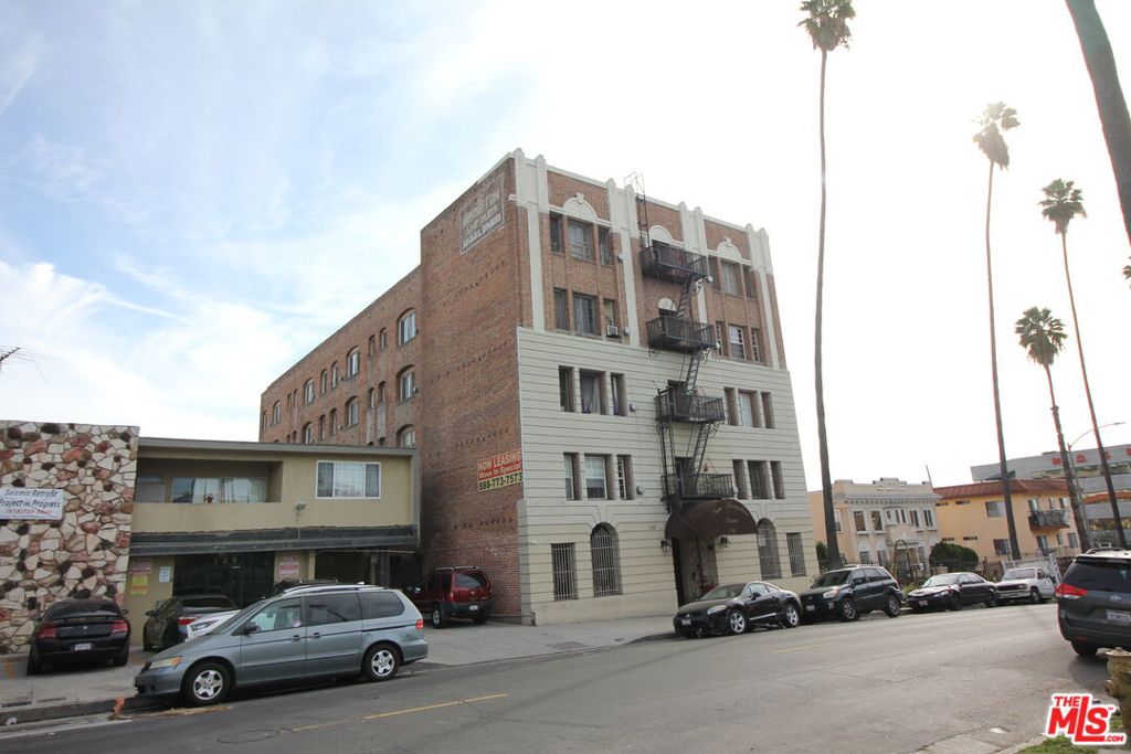 LEASE SPECIAL!Special - $500 Bonus when you apply within 24 hrs & sign 72 hrs from showing and approval.Please ask leasing agent for details.Management Office Hours: weekdays 9AM to 5 PM. A Month for Utilities. $45 application fee. Discover modern comfort in this beautifully renovated studio apartment located at 738 New Hampshire Avenue, Los Angeles, CA 90005. Nestled in a vibrant and trendy neighborhood, these cozy studio's are ideal for those seeking both style and convenience in the heart of the city. With its prime location, you'll enjoy easy access to Koreatown's bustling dining scene, Wilshire Boulevard's business district, and the Metro station, providing quick transportation to Downtown LA, Hollywood, and beyond. This unit features gleaming hardwood floors throughout, adding a touch of elegance to the open layout. A sleek, fully-equipped kitchen with modern appliances invites you to whip up meals with ease. The renovated bathroom provides a stylish and relaxing retreat, while the on-site laundry facilities ensure added convenience. Living here means being close to some of Los Angeles' most popular landmarks and destinations. The Wiltern Theatre, a historic concert venue, is just a short walk away, and nearby, you'll find eclectic cafes, boutique shops, and grocery stores like H Mart for your daily needs. For those who enjoy outdoor activities, Lafayette Park is a nearby green space perfect for a leisurely stroll or a weekend picnic.
