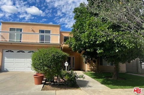 Photo of 17355 Lemac Street, Northridge, CA 91325 (MLS # 26726967)
