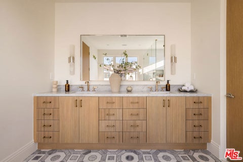 Tiny photo for 657 27th Street, Manhattan Beach, CA 90266 (MLS # 26999255)