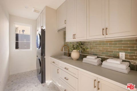 Tiny photo for 657 27th Street, Manhattan Beach, CA 90266 (MLS # 26999255)