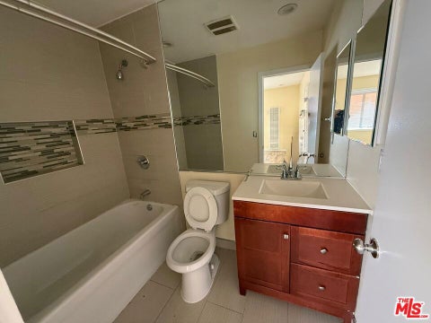 Photo of 3205 Bartdon Avenue, Inglewood, CA 90303 (MLS # 26866529)