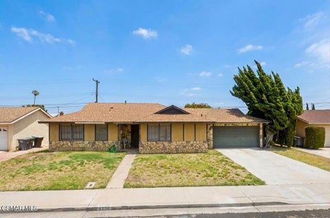 Photo of 1730 Rialto Street, Oxnard, CA 93035 (MLS # 226002585)