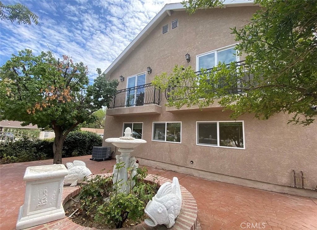 Tucked away in one of Calabasas’ most peaceful neighborhoods, this two-story, 2-bedroom, 1-bathroom ADU combines modern design with everyday comfort with all utilities and high-speed internet included. Featuring light, wood-like luxury vinyl flooring & LED recessed lighting throughout. The inviting open concept living area is filled with natural light streaming through dual-pane windows, creating an airy and welcoming atmosphere. The open kitchen is a true highlight, featuring marble-like quartz countertops, custom cabinetry that maximizes storage, and sleek appliances that include range/stove, dishwasher, microwave, and refrigerator. Upstairs, both bedrooms are generously sized with custom closets, while a chic jack-and-jill ¾ bathroom conveniently services both bedrooms. Additional amenities include a private laundry room with newer washer and dryer, and central air and heating for year-round comfort. Outdoor lovers will appreciate the nearby hiking trails, while commuters will enjoy quick access to the 101 freeway for an easy drive into Los Angeles or Malibu. Families will also benefit from the highly acclaimed Las Virgenes School District. Offering privacy, style, and an excellent location, this is a rare opportunity to secure a beautiful home in Calabasas.
