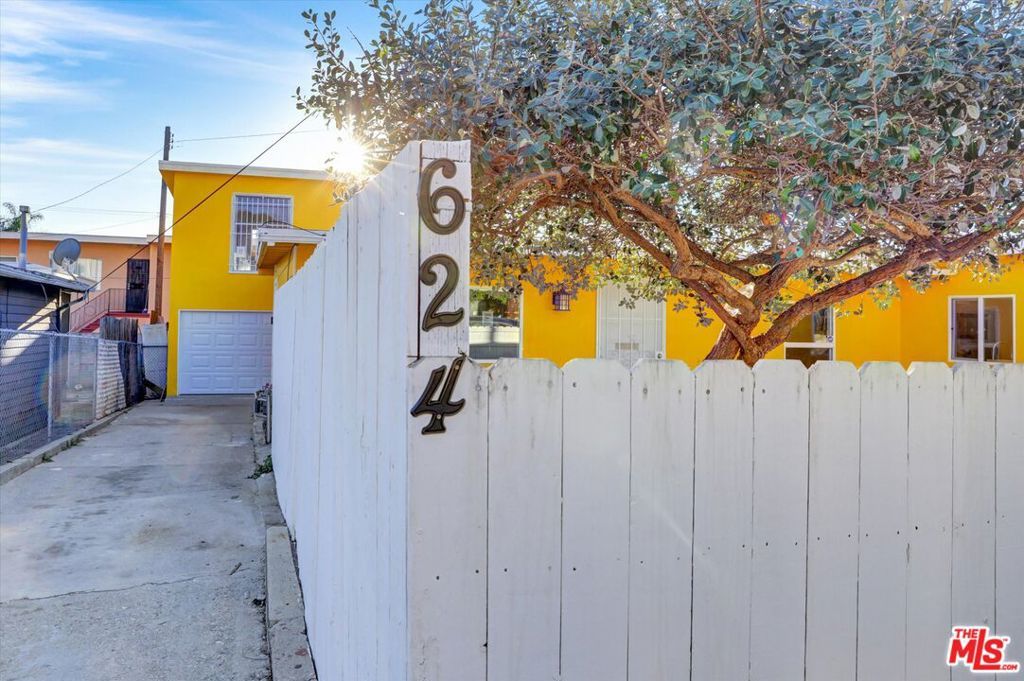 Photo of 624 W Beach Avenue, Inglewood, CA 90302 (MLS # 26636459)