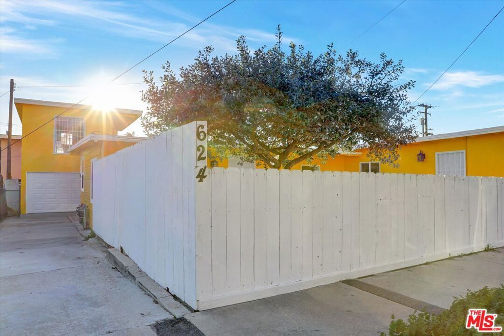 Photo of 624 W Beach Avenue, Inglewood, CA 90302 (MLS # 26636459)