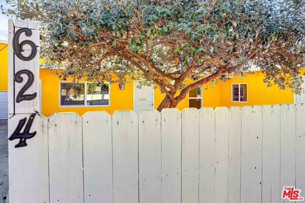 Photo of 624 W Beach Avenue, Inglewood, CA 90302 (MLS # 26636459)