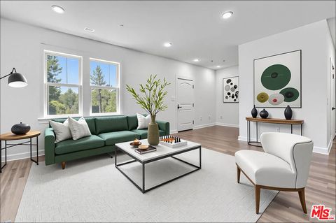 Photo of 513 Heritage Valley Pkwy, Fillmore, CA 93015 (MLS # 26633557)