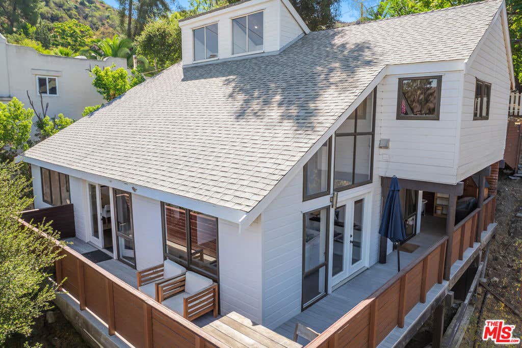 Photo of 29127 Triunfo Drive, Agoura Hills, CA 91301 (MLS # 26837645)