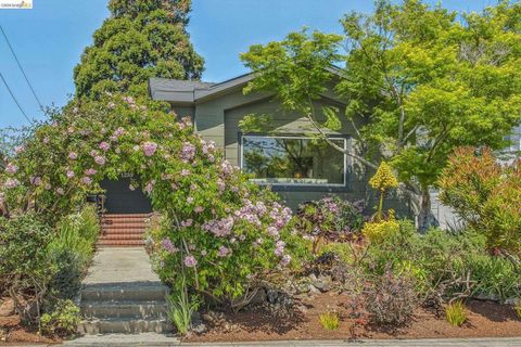 Photo of 1233 Carleton St St, Berkeley, CA 94702 (MLS # 41131851)
