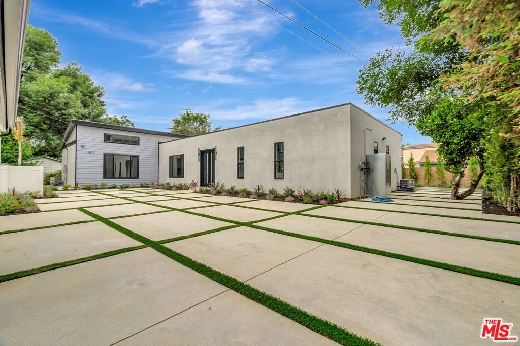 19513 Cantara Street