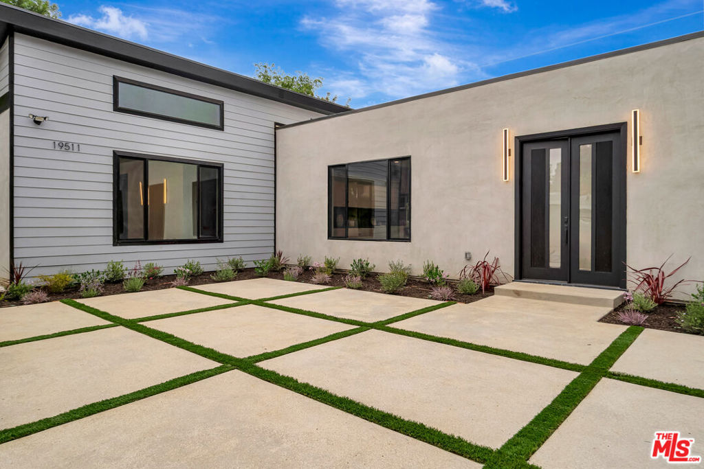 19513 Cantara Street