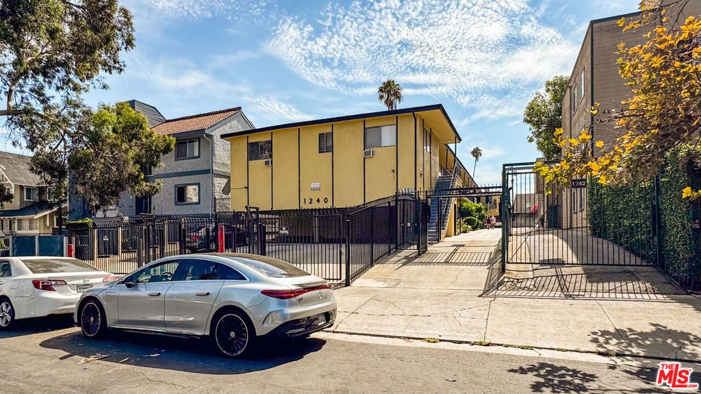 1240 S Norton Avenue