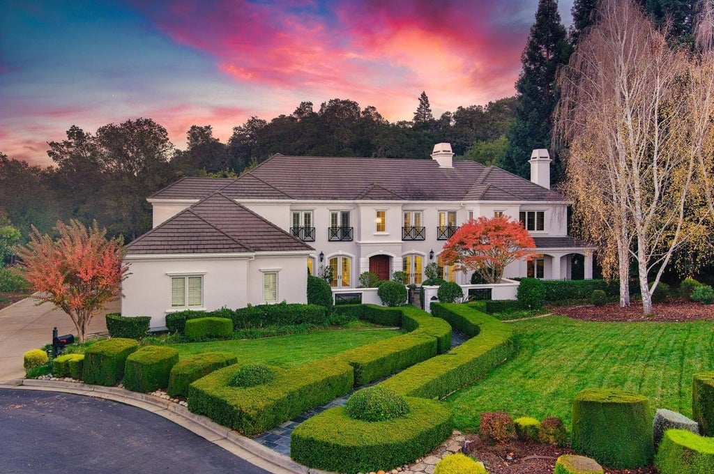 1527 Honey Suckle Ct