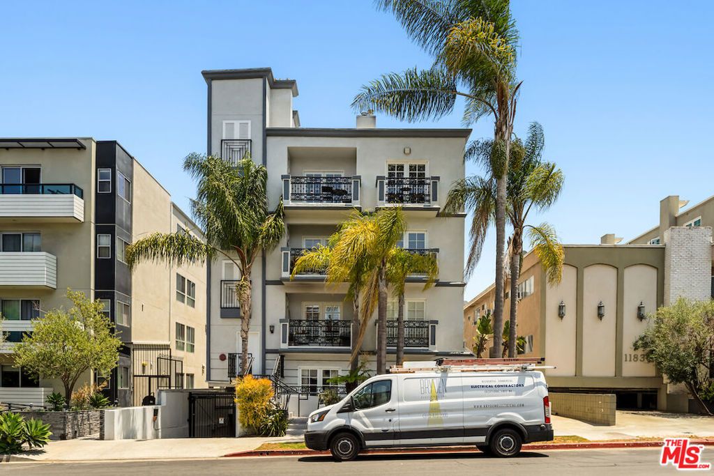 Photo of 11826 Dorothy Street #PH1, Los Angeles, CA 90049 (MLS # 26672695)