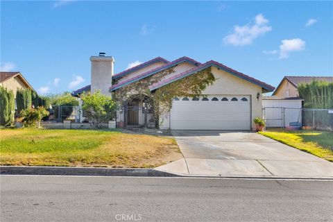 Photo of 27325 Strawberry Ln, Helendale, CA 92342 (MLS # IG25259352)