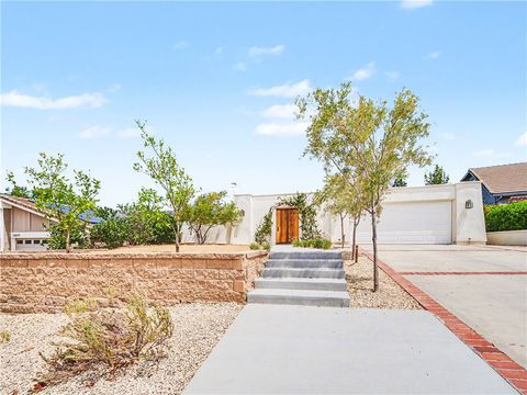 Photo of 28817 Barragan ST, Agoura Hills, CA 91301 (MLS # SR26125201)