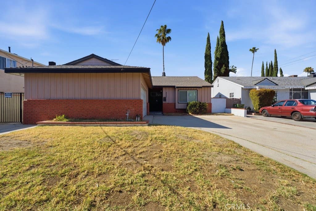Photo of 10943 Kittridge Street, North Hollywood, CA 91606 (MLS # OC26128703)