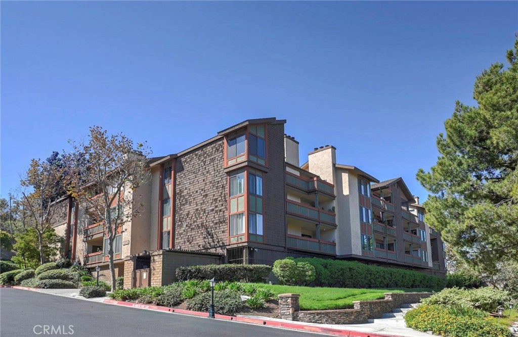 2516 E Willow 203