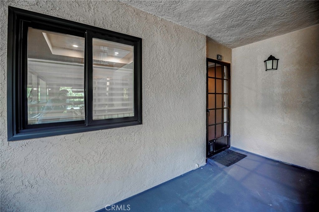 2516 E Willow 203