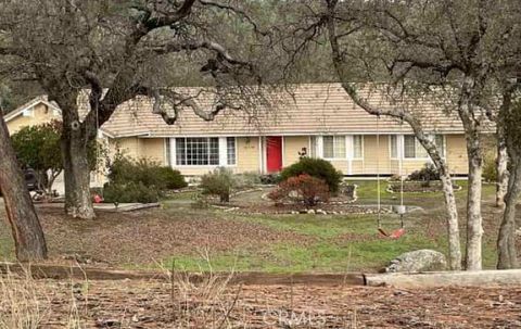 Photo of 28899 Limestone Way, Coarsegold, CA 93614 (MLS # IV26003126)