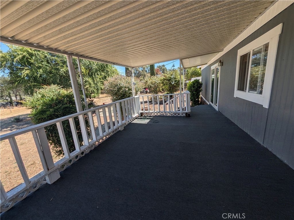 5255 Lakeshore