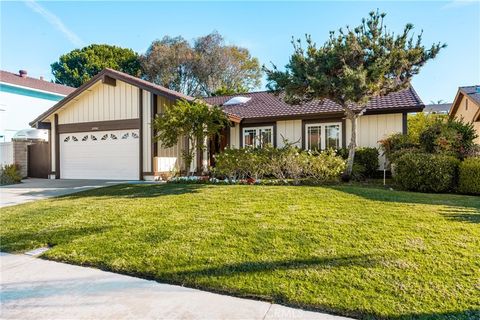 Photo of 23742 Via Navarra, Mission Viejo, CA 92691 (MLS # PW25279113)