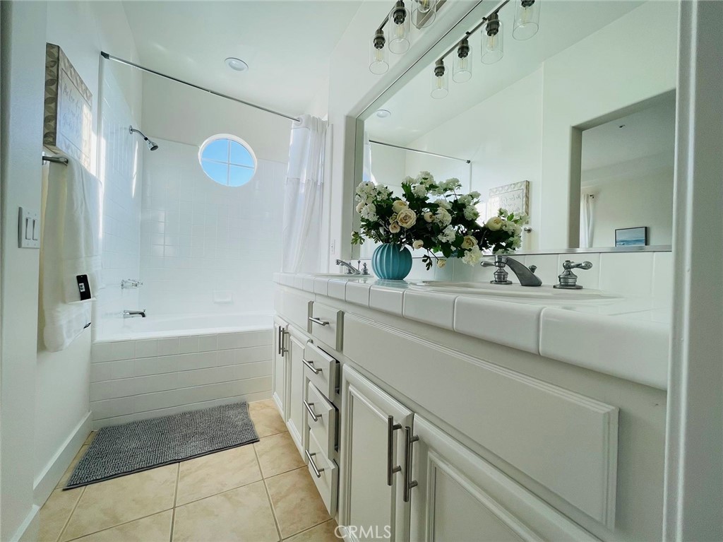 Aventura (AVEN) - Residential Lease