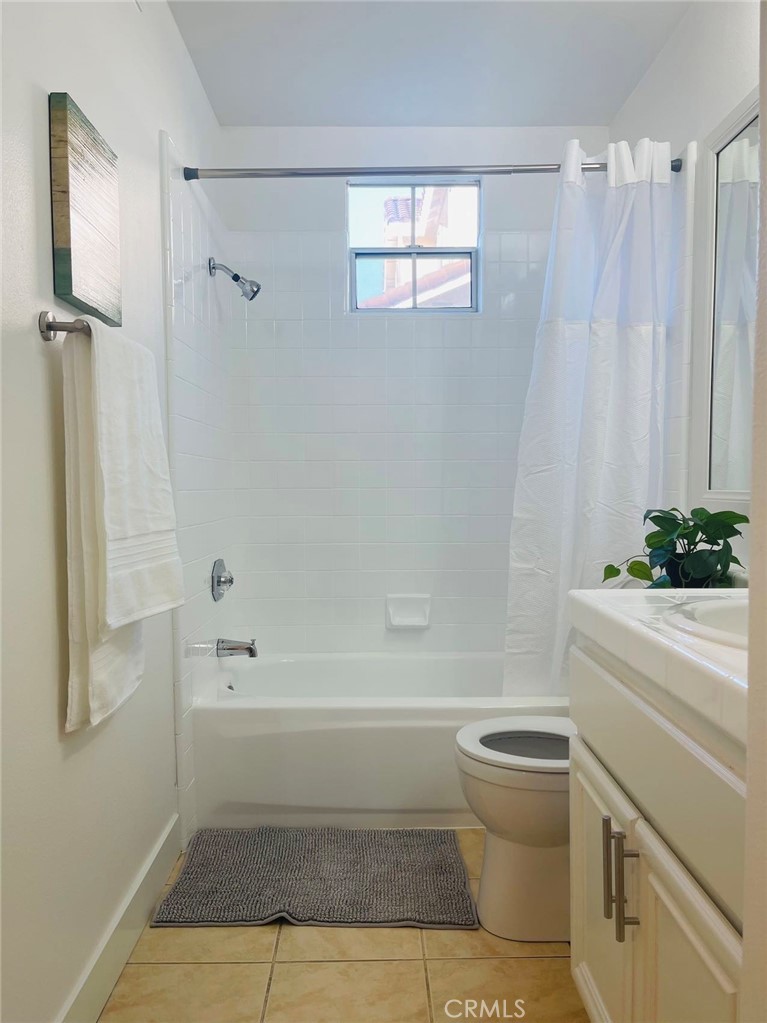 Aventura (AVEN) - Residential Lease