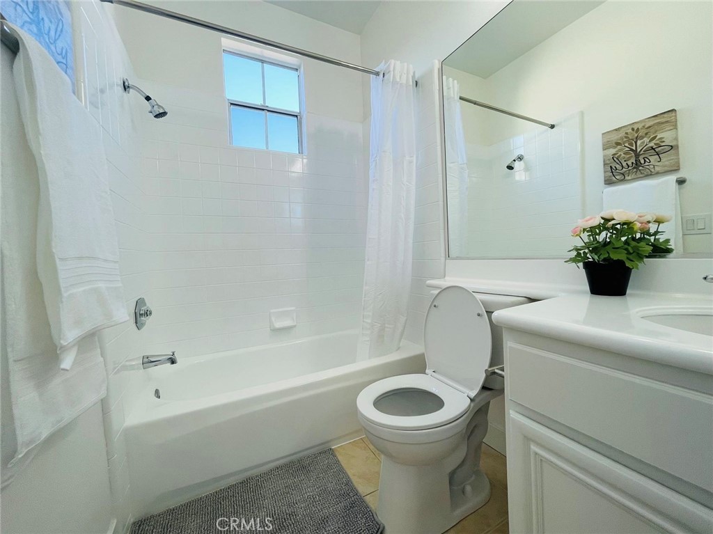 Aventura (AVEN) - Residential Lease