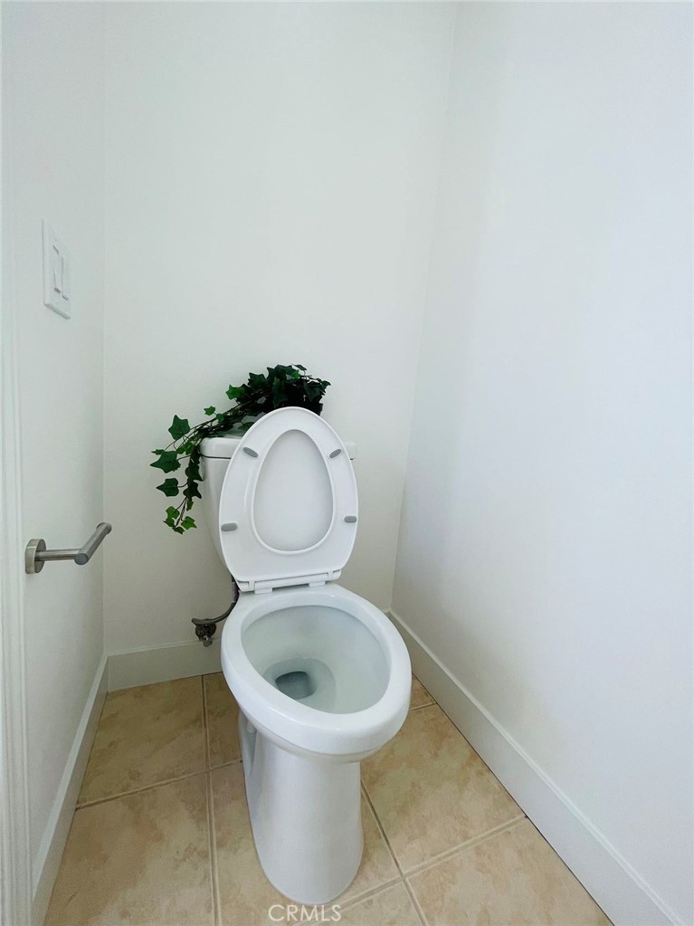 Aventura (AVEN) - Residential Lease
